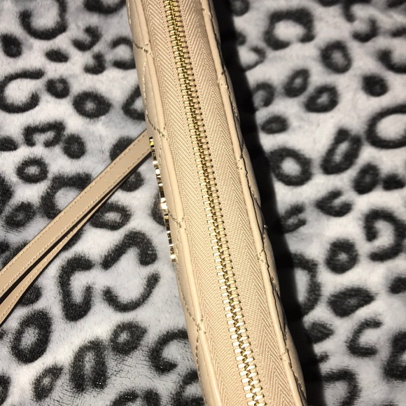 Michael Kors Quilted Wallet - Picture 6 of 8